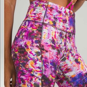 Rare! Lululemon SeaWheeze Fast and Free High-Rise Crop 23"
Flash Floral Multi 6